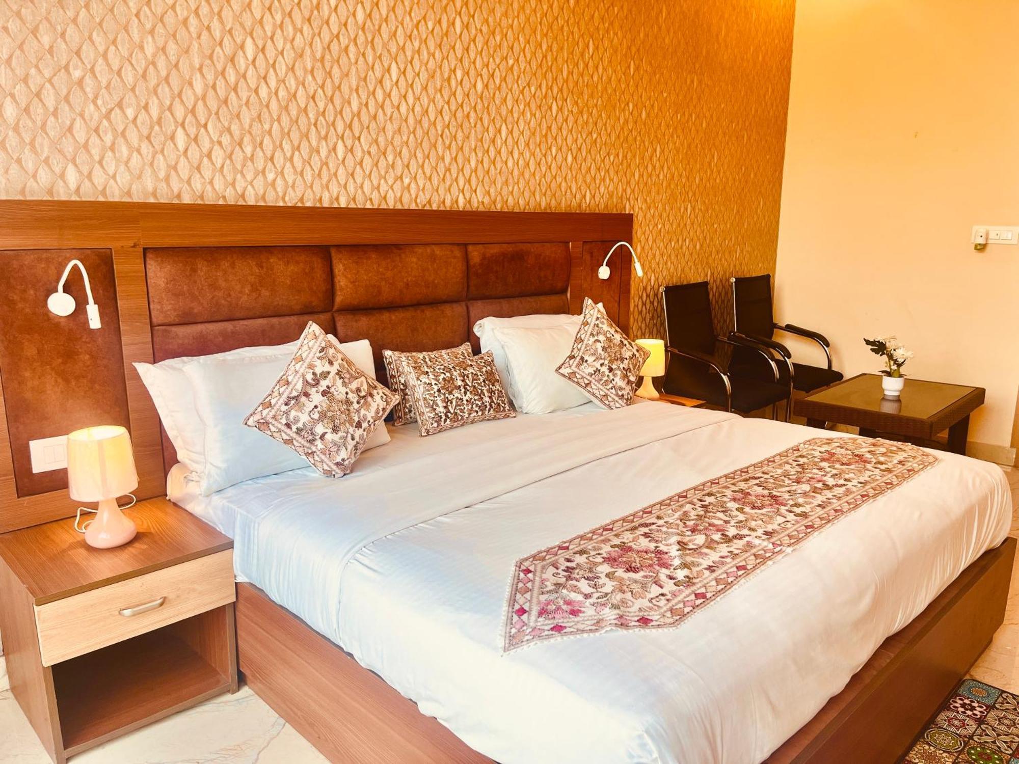 Heaven Resort Ayodhya ภายนอก รูปภาพ