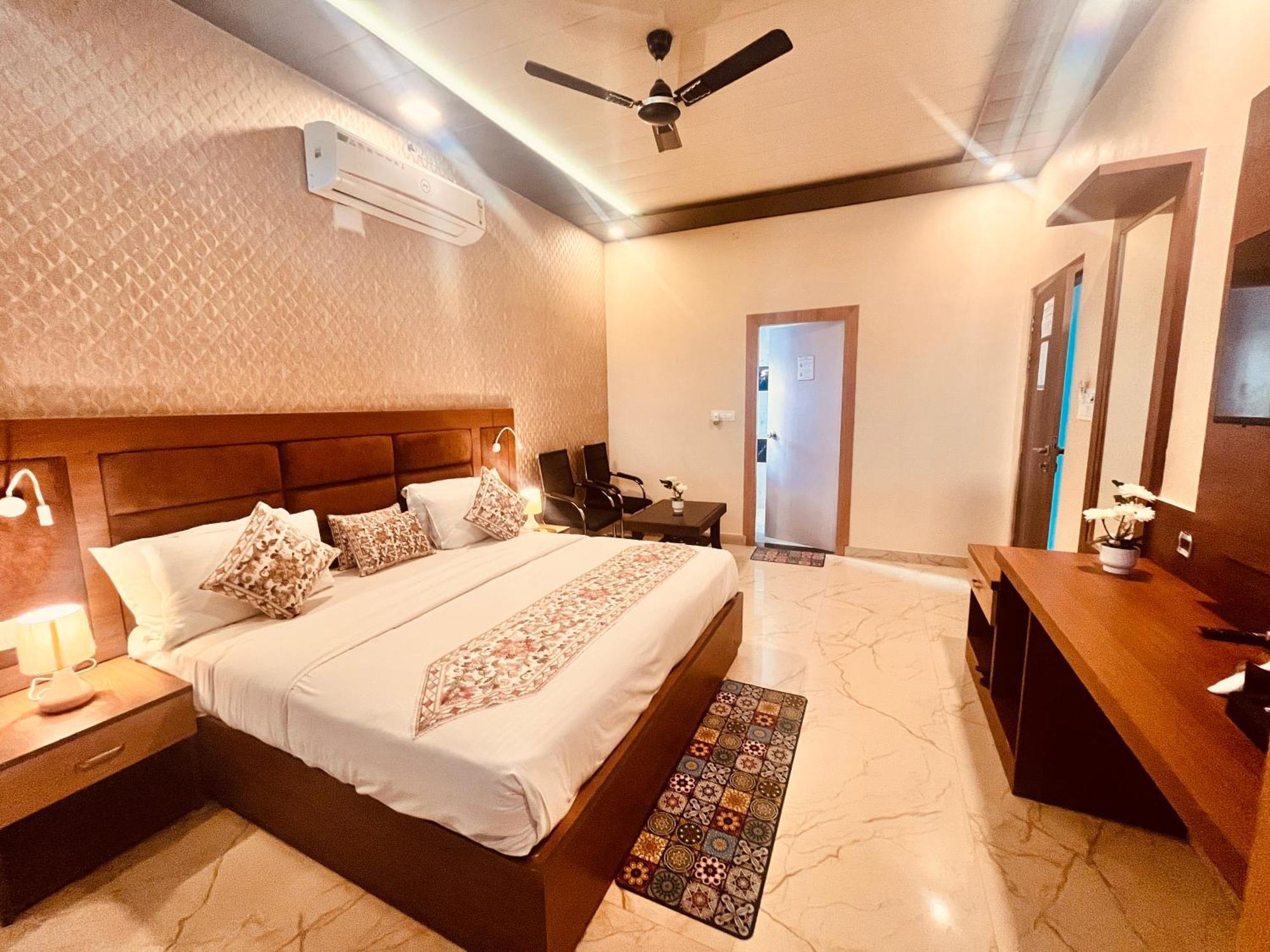 Heaven Resort Ayodhya ภายนอก รูปภาพ